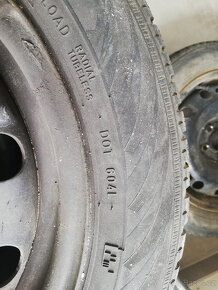 Prodám kola na Fabia III 185/60 R15 zimní - 3