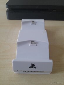 Playstation 4 - 3