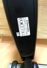 Tyčový vysavač Electrolux 1600W ZS203EV - 3