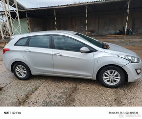 HYUNDAI i30 kombi 1.6i, stav km: 98692, rok 2016 - 3