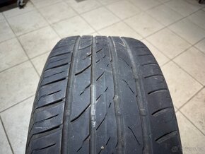 235/40 R19 - 3