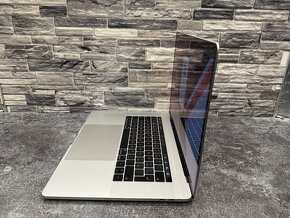 CTO MacBook Pro 15" 2017 i7 / 16GB / 500GB / Pro 560 - 3