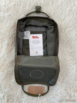 Nový batoh Fjällräven Kanken military 7L - 3