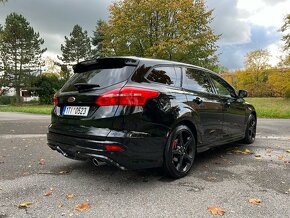 Ford focus 1.5 EcoBoost 134 kw ST Line red & black edice - 3