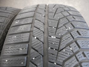 225/40R18 - 3