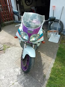 Yamaha FZR 600 - 3