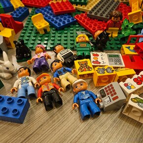 Lego Duplo mix - kostky, velká podložka, panáčci a další - 3