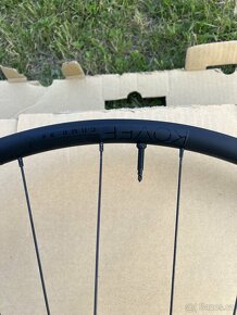 Sada zapletených kol Bontrager Kovee 25 BOOST 29 Super stav - 3