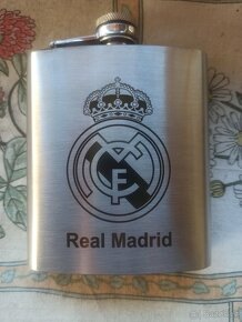 Prodám dárkovou sadu placatky a panáků Real Madrid - 3