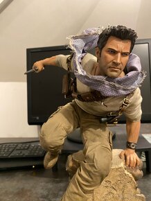 Uncharted Nathan Drake socha - 3