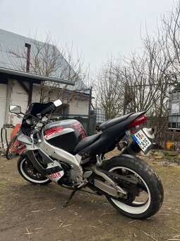 Yamaha YZF750R - 3