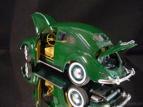 Volkswagen Beetle VW zelený Maisto 1/18 - 3