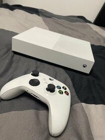 xbox one s 1TB + controller - 3