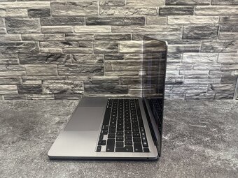 MacBook Pro 13" 2020 M1 / 8GB / 256GB - 3