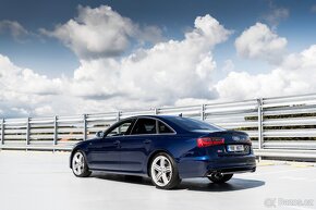 Audi S6 V8T se zakázkovým interiérem - 3