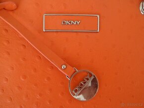 NOVÁ ZNAČKOVÁ KOŽENÁ CROSSBODY KABELKA, zn. DKNY - 3