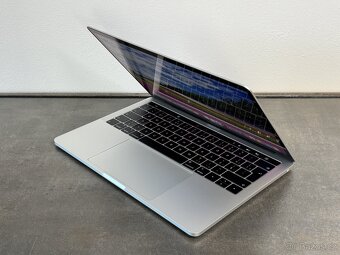 MacBook Pro 13" 2019 i5 / 8GB / 256GB Silver - 3