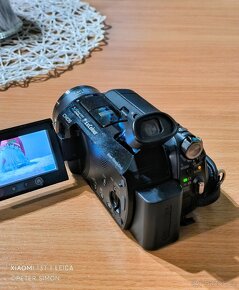 Sony HDR-SR8E (100 GB) - 3