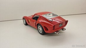 1:18 FERRARI GTO 1962 - 3