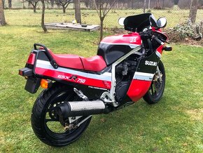 Suzuki GSX-R 750, 1985, bez škrábance - renovace laku - 3