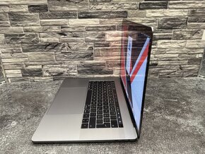 CTO MacBook Pro 15" 2017 i7 / 16GB / 500GB / Pro 560 - 3