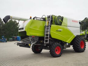 CLAAS Tucano 440 + V 680 - 3