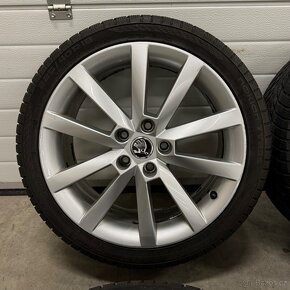 Zimní 18” Škoda 225/40 R18 - zánovní Nokiany - 3