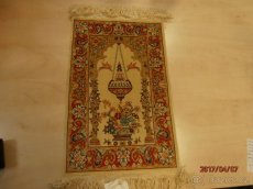 Krásný hedvábný kobereček, ruční práce - 3