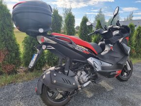 Aprilia SR Max 300i - 3