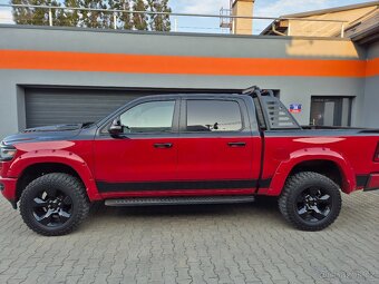 DODGE RAM 1500 5,7 HEMI BUILT TO SERVE 2022 - 3