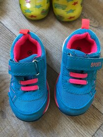 Dětská obuv-capáčky,tenisky,sandálky,holínky - 3