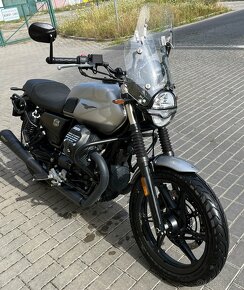 Moto Guzzi V7 Stone - 3