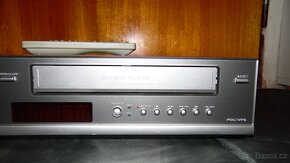 DVD a VHS prehravac GPX VCD6030 - 3