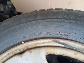 225/65/17  102 HBridgestone Blizard - 3