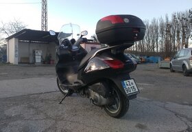 Dvoumístný skútr Aprilia Atlantic 125 - 3