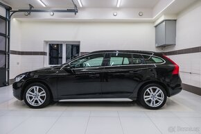 Volvo V60 2011 2.0T 149kW man. Momentum, kůže, Bi-Xenon - 3