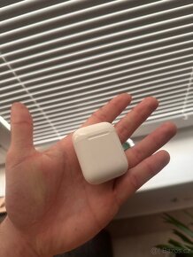 Apple airpods 1 - 3