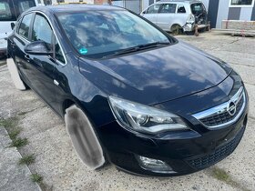 Opel Astra J , NÁHRADNÍ DÍLY , dveře , blatník - 3