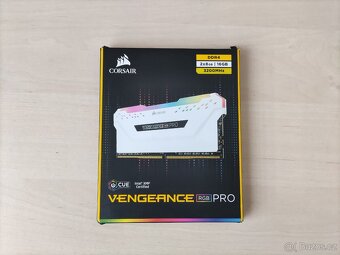 Corsair Vengeance RGB PRO 16GB (2x8GB) DDR4 3200 CL16, bílá - 3