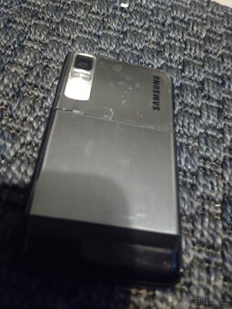 Samsung F480 bez baterie - 3