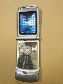 Motorola RAZR V3 Silver - 3