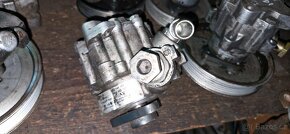 Servo cerpadlo Audi A4 8E 8e0145155t - 3