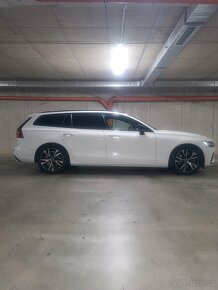 Volvo V60 T5 R-design 2019 42,000kms - 3