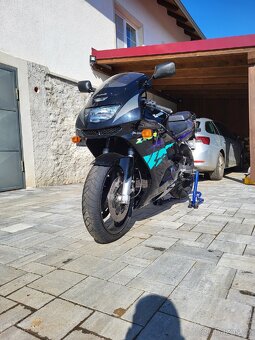 Kawasaki Ninja ZX600F - 3