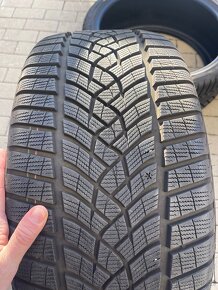 Goodyear zimni pneu 255/35 R21 98V - 3