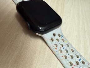 Apple Watch Series 8 45mm černý hliník - 3