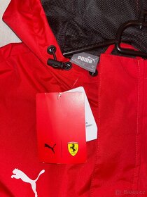 Ferrari pánská bunda s kapucí Rain Red F1 Team 2023 - 3