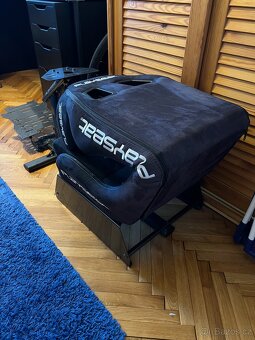 Playseat Evolution Alcantara - rezervace - 3