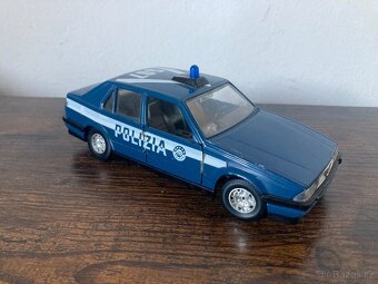 BBurago 1:24 Polizia Alfa Romeo 1:24 - 3