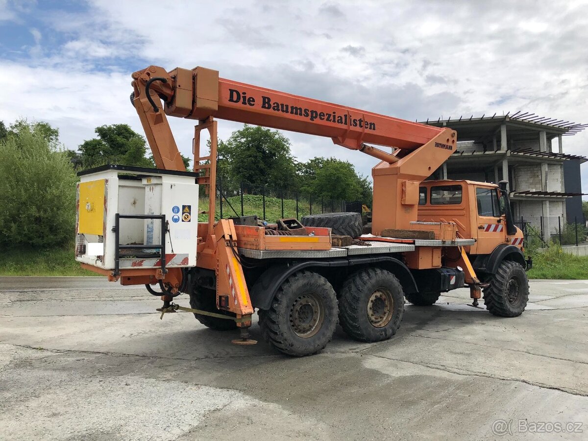 Mercedes UNIMOG 6X6 U2450 Vlek